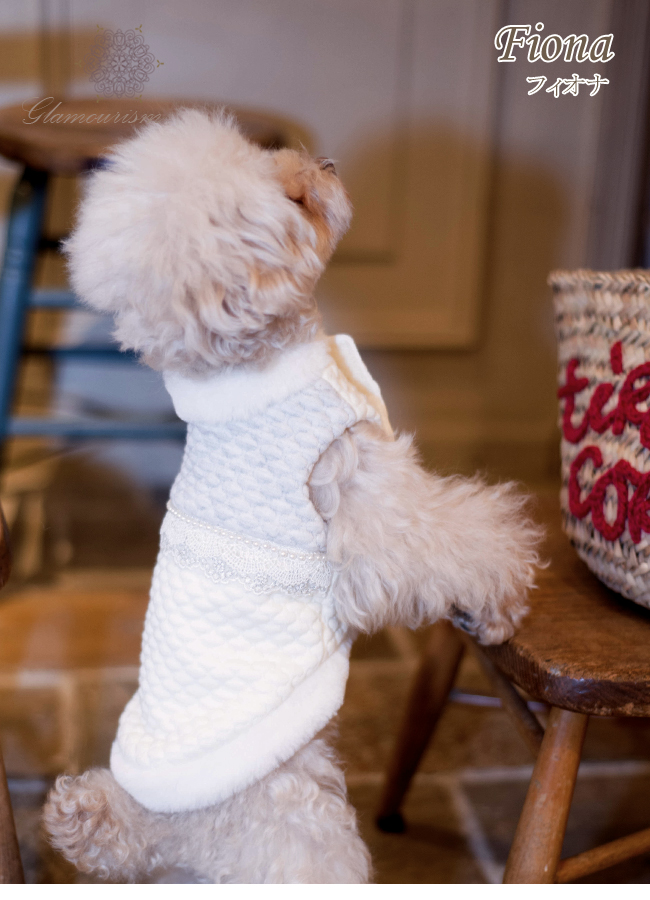 柔らかで立体感のある生地をシンプルに仕上げた犬用ジャケットFiona(フィオナ)